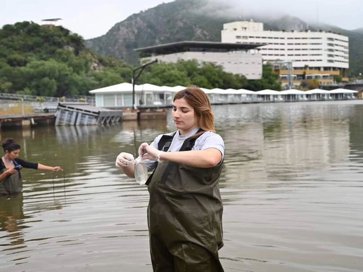 San Luis Agua explica la causa de la mortandad de peces en el dique